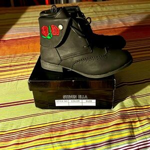Steven Ella NWOT booties women’s 71/2 black  super cute